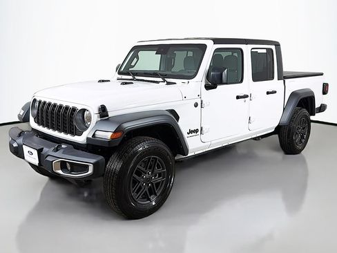Used 2025 Jeep Gladiator Sport AWD/4WD image 5