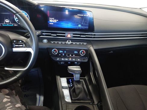Certified 2023 Hyundai Elantra SEL w/ Convenience Package FWD image 18