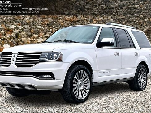Used 2017 Lincoln Navigator Reserve image 1