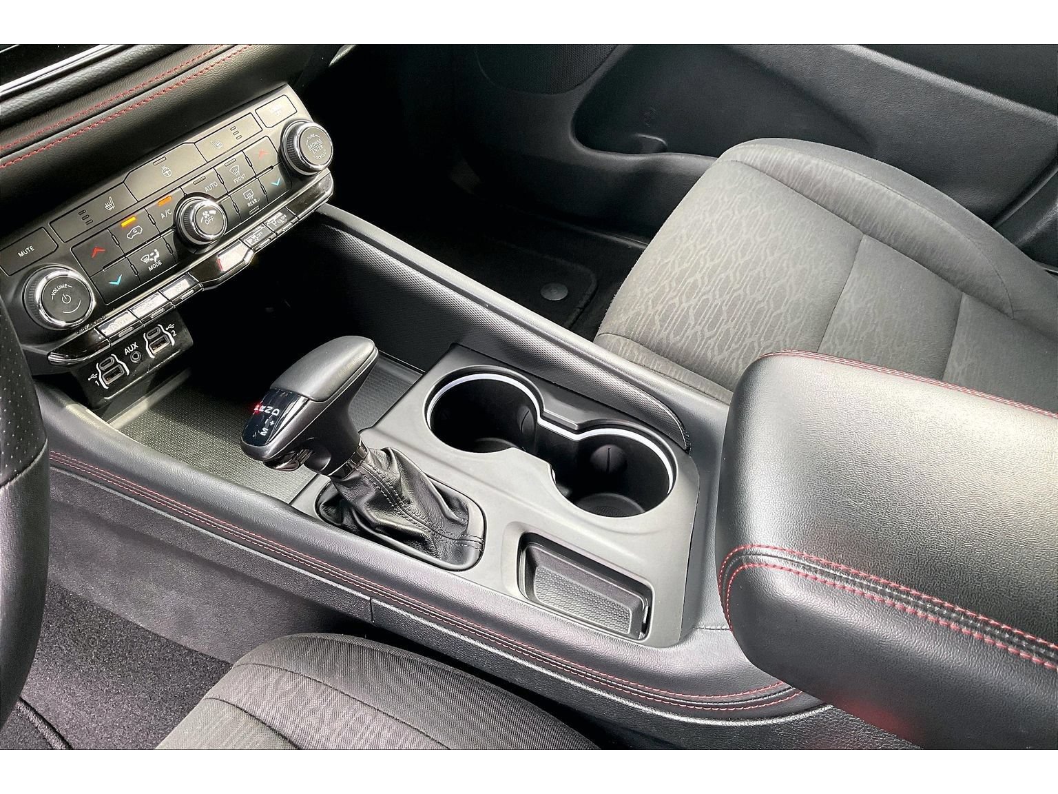 Used 2025 Dodge Durango GT AWD/4WD image 17
