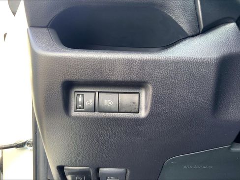 Used 2025 Toyota RAV4 XLE FWD image 33