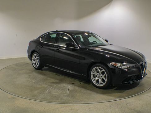 Used 2020 Alfa Romeo Giulia Ti AWD/4WD image 7