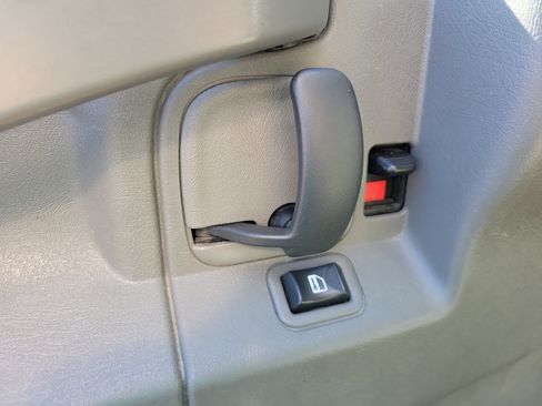 Used 2018 GMC Savana 3500 w/ Power Convenience Package image 14