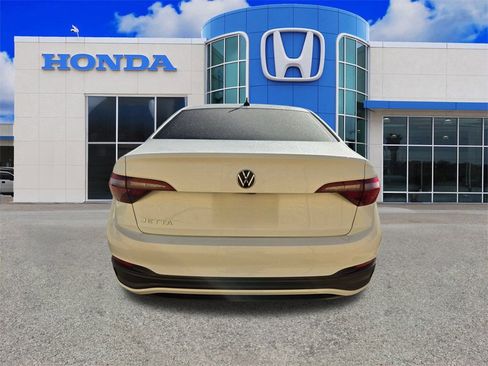 Used 2022 Volkswagen Jetta Sport image 21