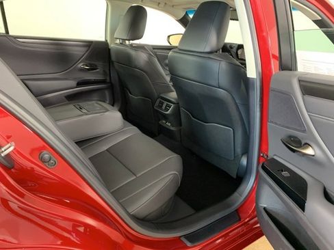 Used 2025 Lexus ES 300h F Sport w/ Accessory Package (Z2) image 39