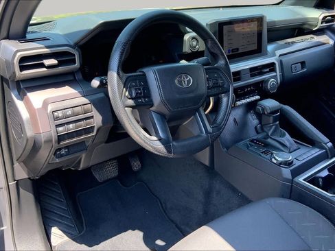 Used 2025 Toyota Tacoma SR5 AWD/4WD image 17