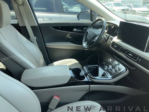 Used 2023 Lincoln Nautilus Reserve w/ Monochromatic Package FWD image 7