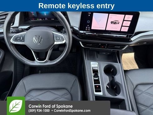 Used 2025 Volkswagen Atlas Cross Sport SE AWD/4WD image 3