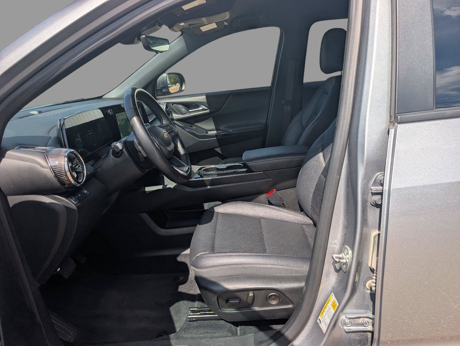 Used 2025 Chevrolet Equinox LT w/ Convenience Package II FWD image 12