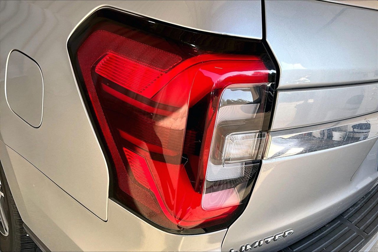 Used 2023 Ford Expedition Max Limited AWD/4WD image 13