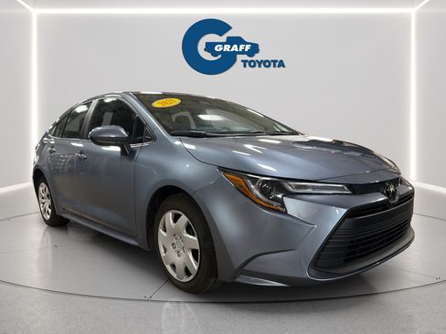 Used 2025 Toyota Corolla LE FWD image 3