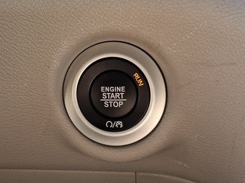 Used 2024 Chrysler Pacifica Touring-L FWD image 24