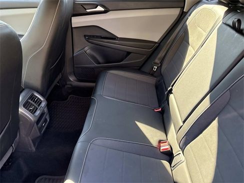 Used 2022 Volkswagen Taos SE image 17