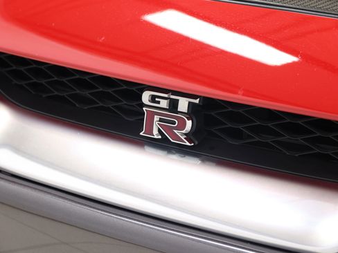 Used 2019 Nissan GT-R Premium w/ Premium Interior Package AWD/4WD image 7