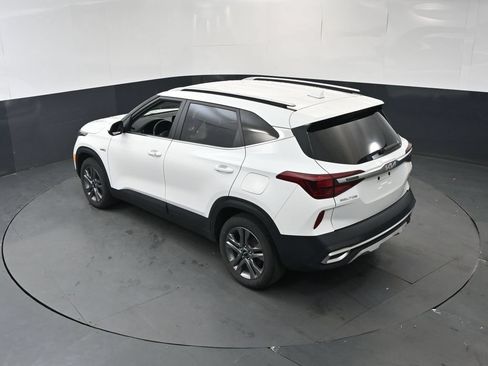 Certified 2023 Kia Seltos S w/ Navigation Package AWD/4WD image 24