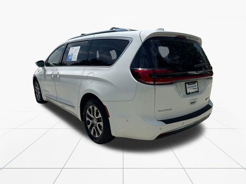 Used 2022 Chrysler Pacifica Pinnacle FWD image 6