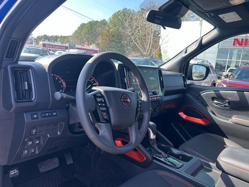 Used 2025 Nissan Frontier PRO-4X image 24