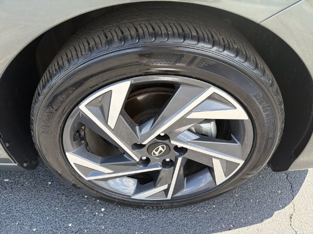 Used 2025 Hyundai Elantra Sport FWD image 15