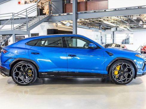 Used 2024 Lamborghini Urus Performante AWD/4WD image 7