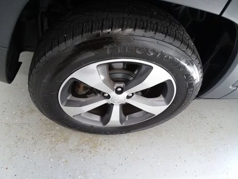 Used 2019 Jeep Cherokee Limited AWD/4WD image 30