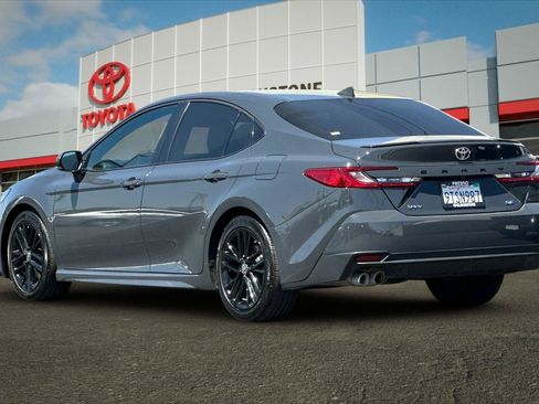 Used 2025 Toyota Camry SE w/ Convenience Package FWD image 5