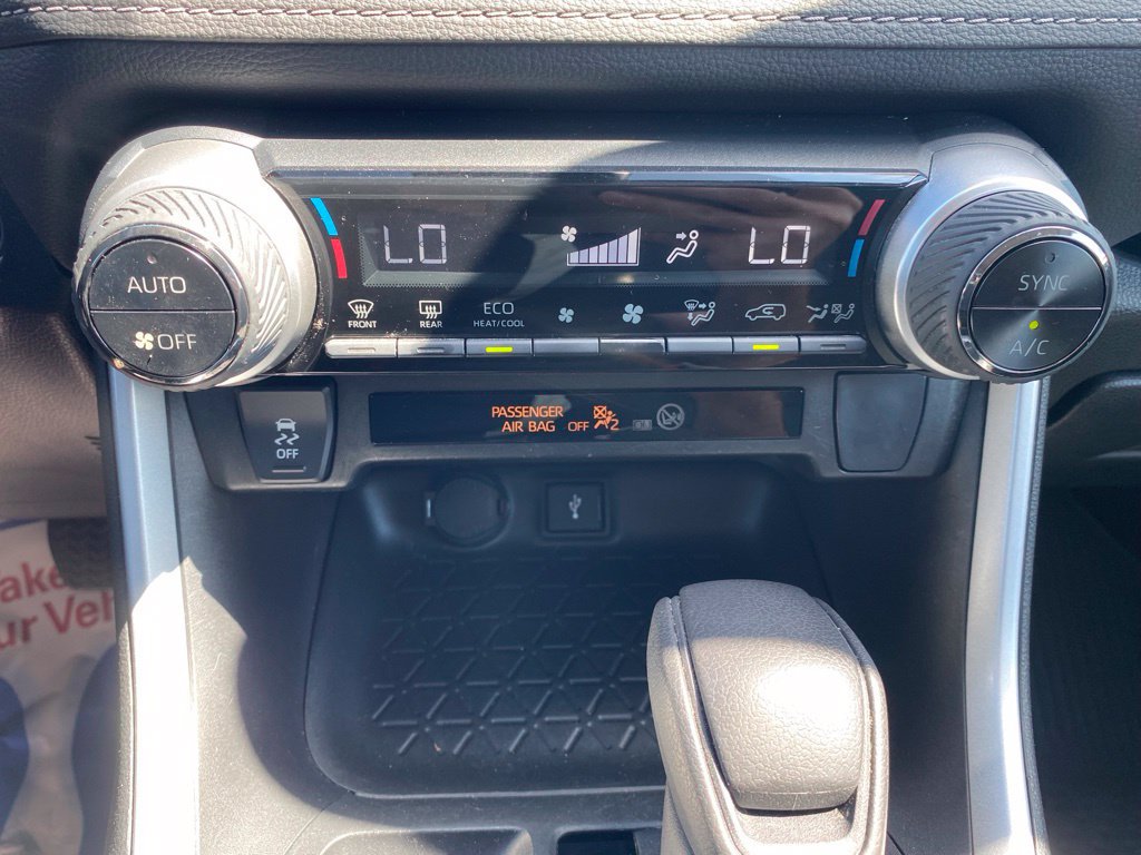 Used 2022 Toyota RAV4 XLE AWD/4WD image 23