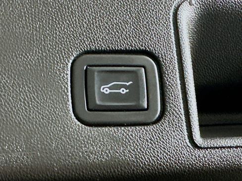 Used 2022 GMC Terrain SLE w/ Driver Convenience Package FWD image 30