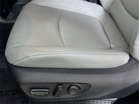 Used 2025 Toyota Sienna XLE image 16