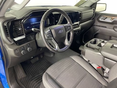 Used 2022 Chevrolet Silverado 1500 RST AWD/4WD image 3