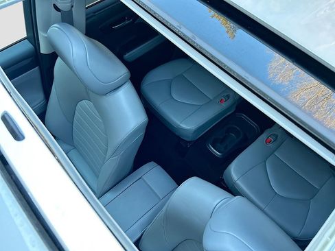 Used 2024 Toyota Highlander XLE image 20