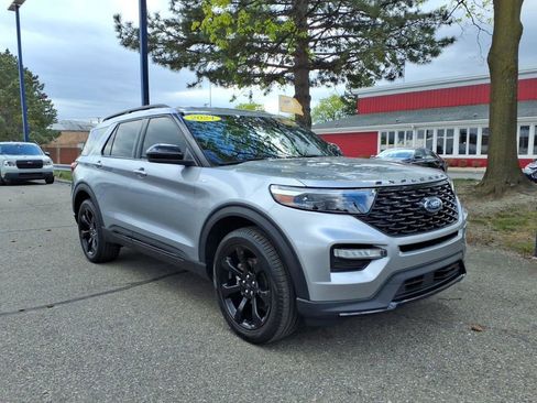 Certified 2024 Ford Explorer ST-Line w/ Class IV Trailer Tow Package AWD/4WD image 3