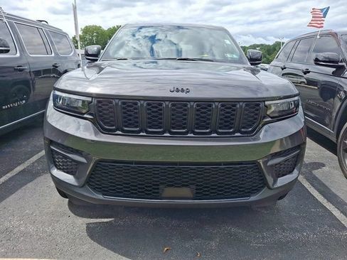 Certified 2024 Jeep Grand Cherokee Altitude AWD/4WD image 2