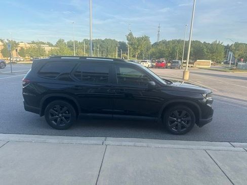 Used 2025 Honda Pilot Sport image 5