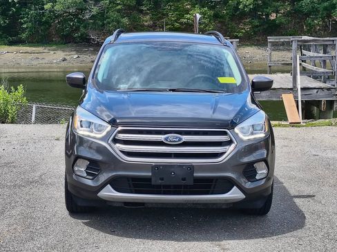 Used 2017 Ford Escape SE w/ Equipment Group 201A AWD/4WD image 2