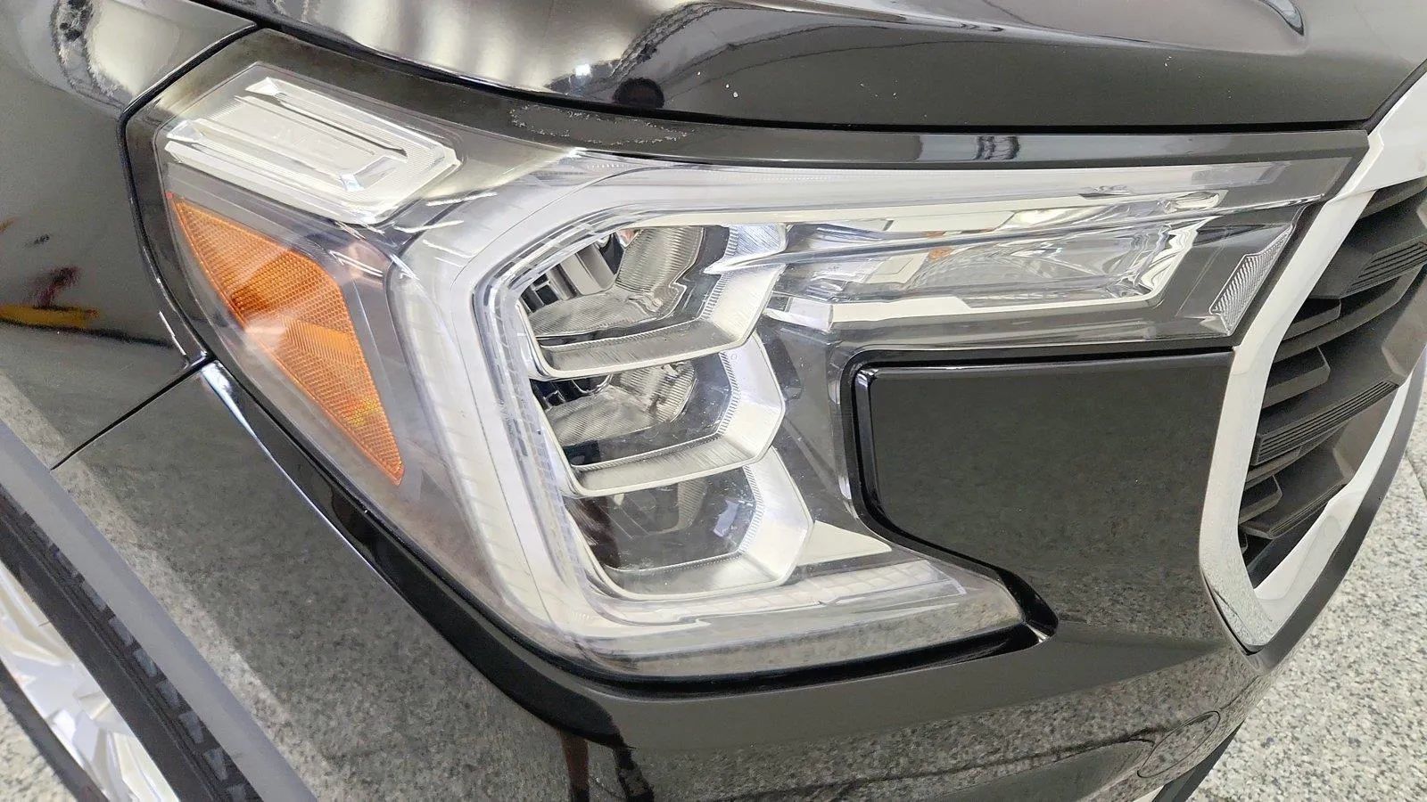 Used 2023 GMC Terrain SLE w/ Driver Convenience Package FWD image 32