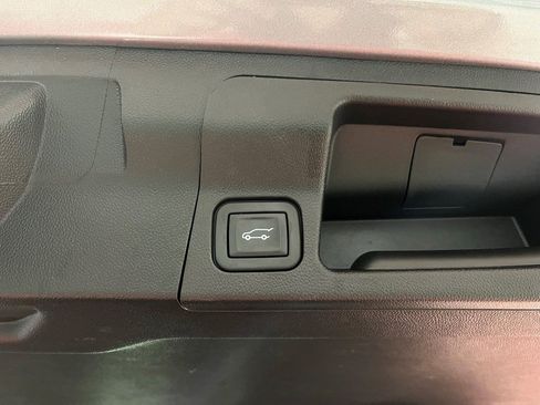 Certified 2023 GMC Acadia SLE w/ Driver Convenience Package image 17