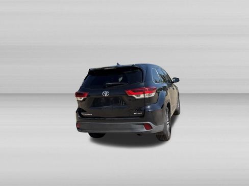 Used 2017 Toyota Highlander SE AWD/4WD image 5