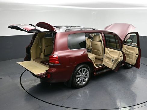 Used 2011 Lexus LX 570 4WD image 40