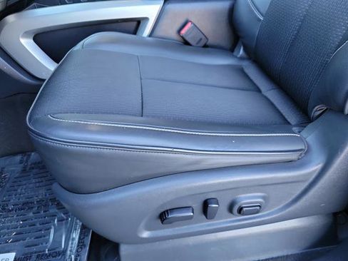 Used 2018 Nissan Titan PRO-4X image 4