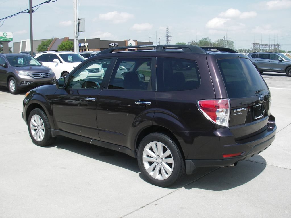 Used 2013 Subaru Forester 2.5X Limited AWD/4WD image 9