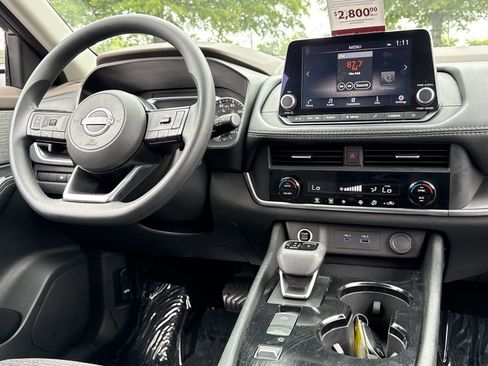 Certified 2023 Nissan Rogue SV FWD image 3