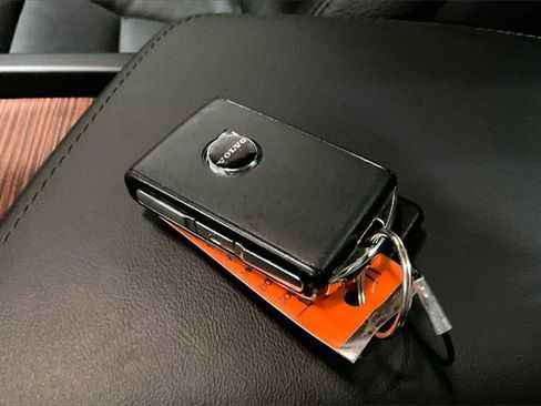 Certified 2025 Volvo V60 B5 Cross Country Plus image 11