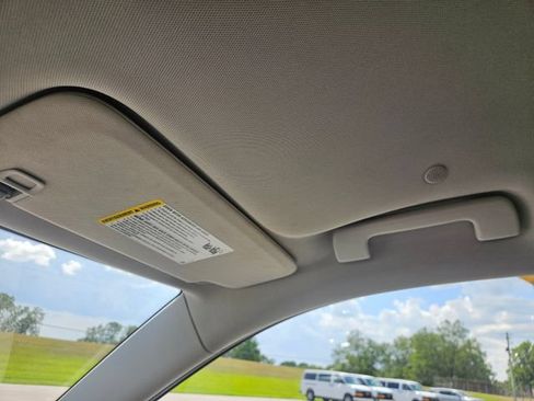Used 2021 Chevrolet Traverse LT FWD image 21