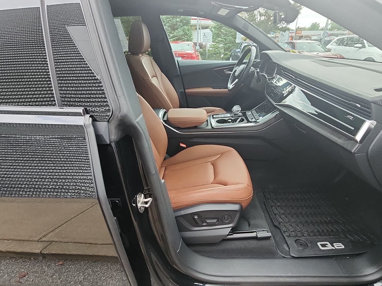 Used 2023 Audi Q8 Premium Plus AWD/4WD image 16
