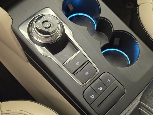 Used 2020 Ford Escape Titanium image 33