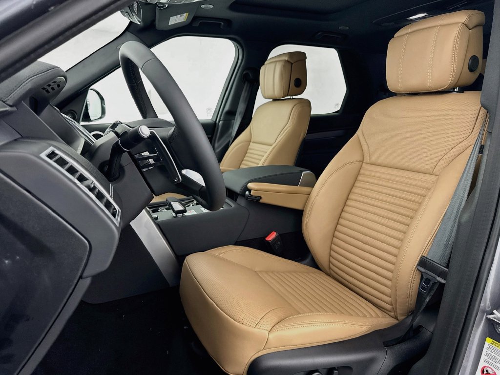 New 2026 Land Rover Discovery Limited Edition AWD/4WD image 21