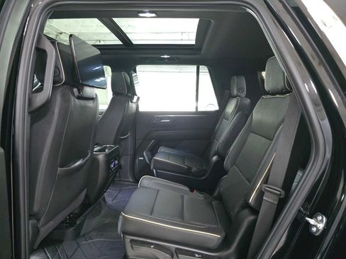 Used 2025 Chevrolet Tahoe Premier AWD/4WD image 16