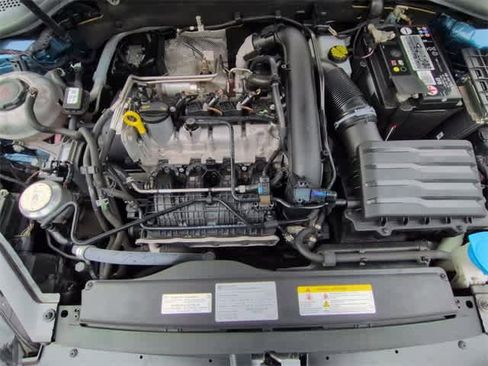 Used 2021 Volkswagen Golf 4-Door image 15