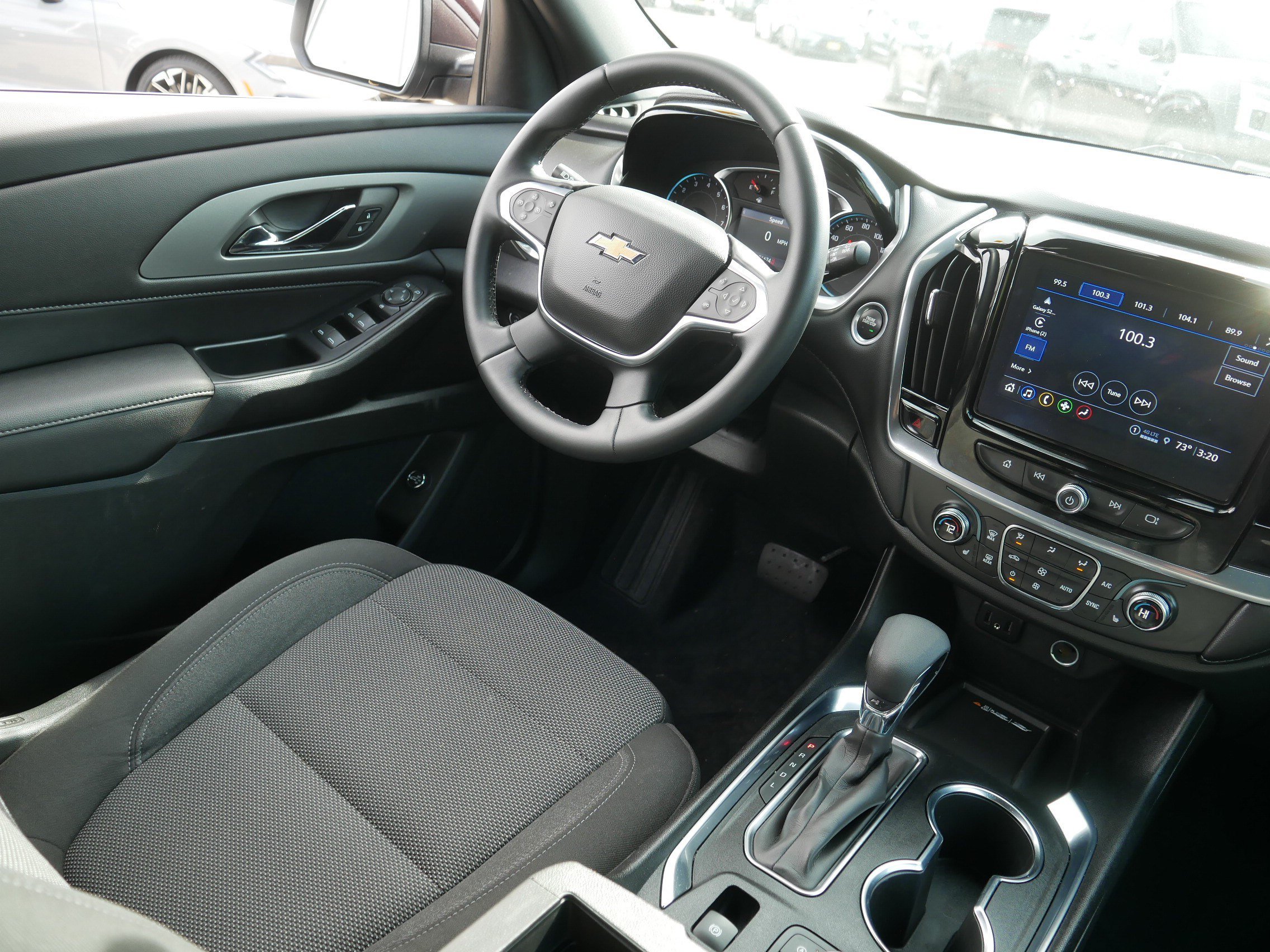 Used 2023 Chevrolet Traverse LT FWD image 9