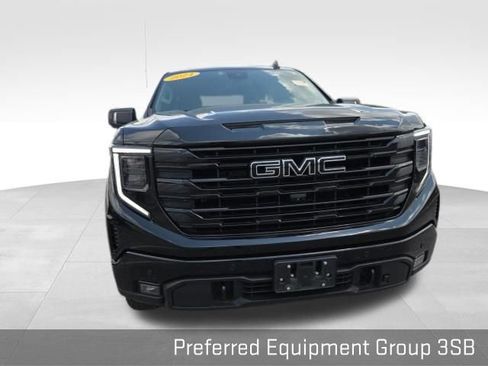 Used 2024 GMC Sierra 1500 Elevation w/ Elevation Premium Package AWD/4WD image 3
